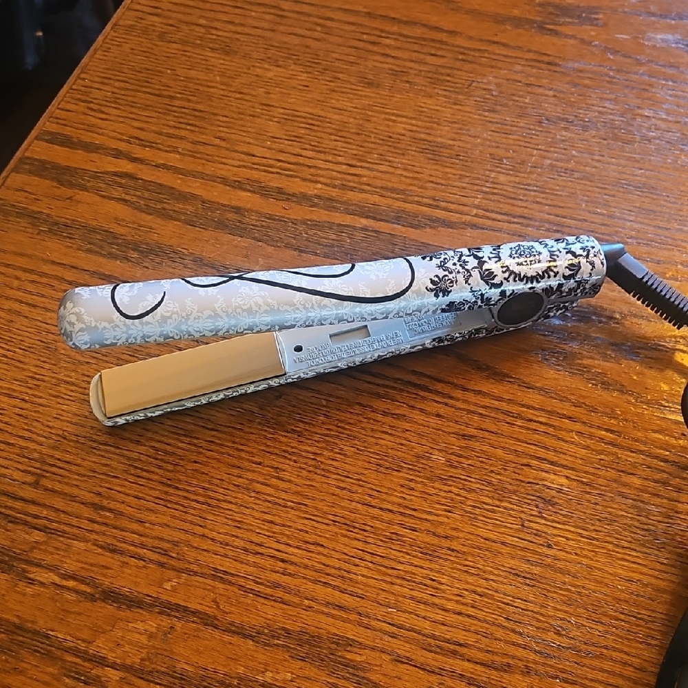 Elegant Patterned Hair Straightener